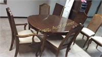 Broyhill Dining Room Table and 6 Chairs (1) is
