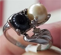 Ladies Black & White pearl ring 18k HGE sz 7