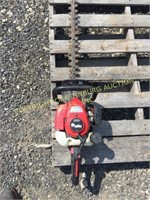 REDMAX GAS HEDGE TRIMMER