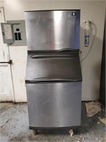 MANITOWOK Ice Maker with scoop holder