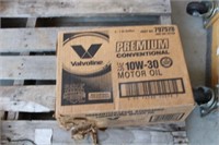 Case of 10w 30 Valvoline Motor Oil 6 qts