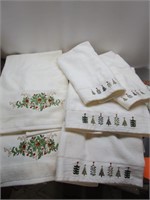 4 Christmas Towels & 2 Hand Towels - New