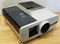 Vintage Montgomery Ward Q-555 Slide Projector