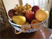 Glass bowl with fruit