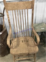 Wood chair w/ spindle back
