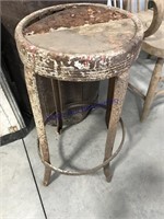 Metal waste can, old shop stool (rusty)