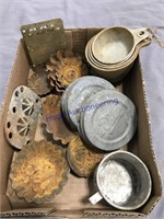 Zinc lids, measure cups, etc