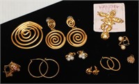 Gold Tone Costume Jewelry Lot - Earrings Brooches