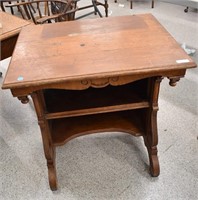 Small Oak Desk (27" x 21" x 24") |*SR D77