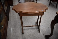 Victorian 1880's Parlor Table (28" x 18" x 27")