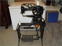 Antique Singer Sewing Machine - NICE