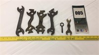Primitive Wrenches