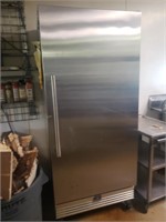 Single door freezer