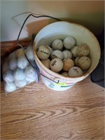 COLLECTION OF GOLF BALLS