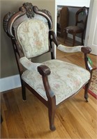 ANTIQUE ORNATE CARVED WOODEN CHAIR