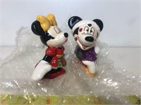 Kissing Minnie and Mickey Salt and Pepper Shakers