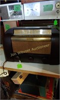 RCA VICTOR SHORT WAVE. STANDARD RADIO 
MODEL 66X1