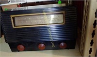 RCA VICTOR RADIO 
NO TUBES. MODEL 8 X71