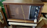 GE MUSAPHONICS RADIO
MODEL T265A Walnut