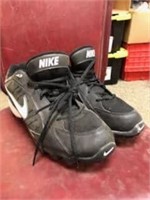 NIKE CLEATS SIZE 11