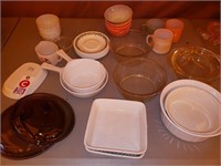 MIXED LOT OF GLASSWARE/COOKWARE