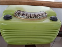 1940-50'S PHILCO BAKELITE RADIO