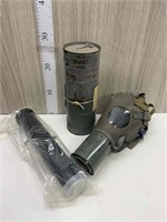 GENERATOR CANNISTER, GAS MASK AND A SEALED