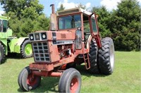 IH 1066 tractor