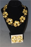 Necklace & Matching Earrings Gold Toned