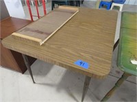 Dinette table w/ 1 leaf