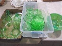 Assorted green glass & pyrex ixing bowl