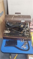 ANTIQUE SEWING MACHINE (CORD NEEDS TO BE REPLACED)