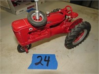 Farmall Super M (Frt Wheel Broken)