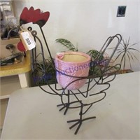 Wire rooster planter w/ pot