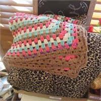 2 pillows crochet afgan