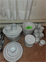 LARGE LOT JC PENNY HOME COLLECTION CHINA