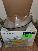 ANCHOR HOCKING PUNCH BOWL IN BOX