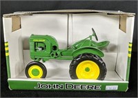 1:16 Scale John Deere Die Cast Tractor