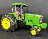 Ertl 1:16 Scale John Deere 7800 Die Cast Tractor