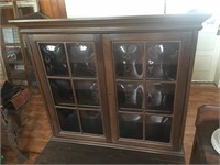 Lockable Table Top 2 Door Display with Bowed Glass