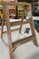 2' Wood Step Ladder