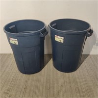 2x 32 Gallon Rubbermade Trash Cans