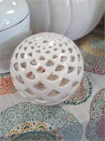 White reticulated ball