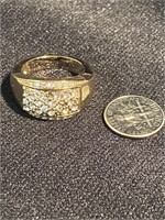 Heavy gold colored ring with lots of sparkly