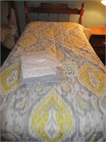 full comforter and new sheet set