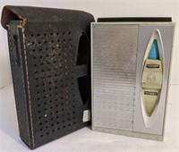 Vintage RCA Victor portable AM radio with case