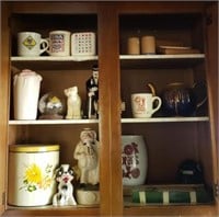 Lot with ceramic mugs, storage tins, ceramic