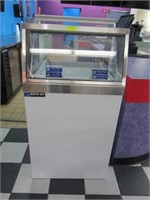 Master-Bilt Ice Cream Display Freezer: 27", Glass