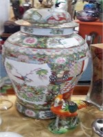 Large Asian vase with lid