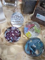 Set of 4 paper weights